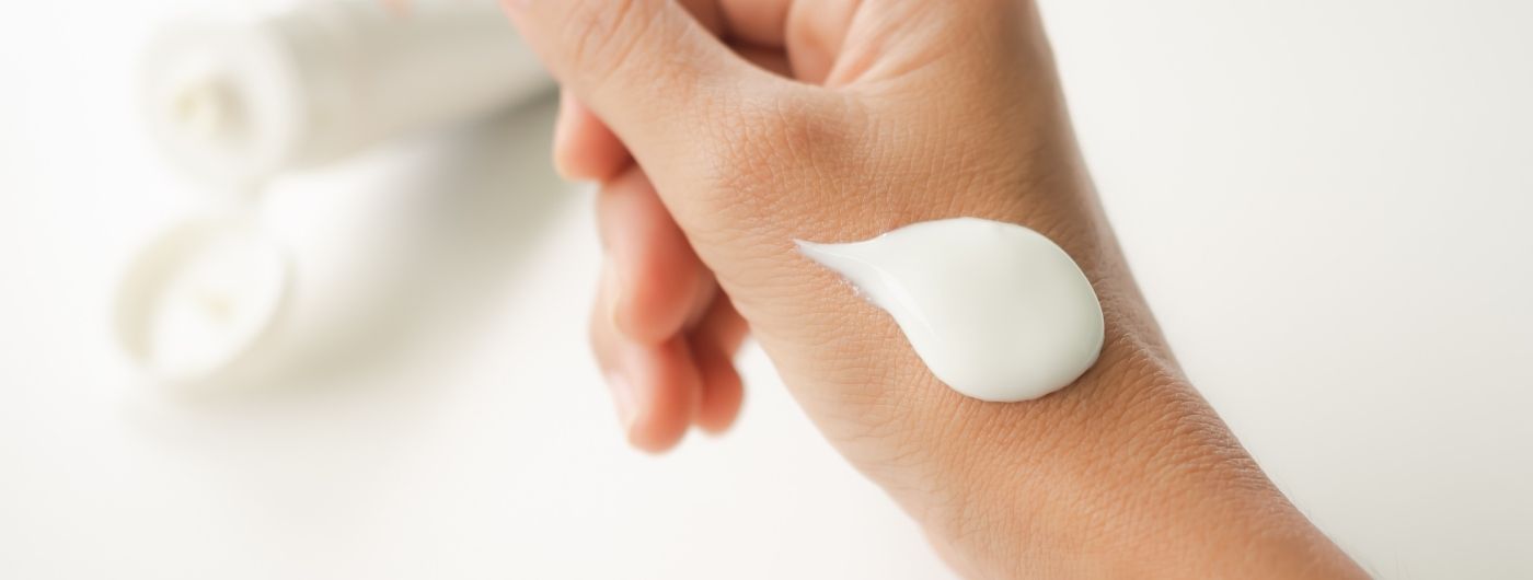 Quais protetores solares são recomendados para uso diário em peles com melasma?