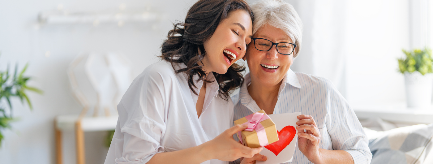 O melhor presente não é flor, é autoestima: guia de skincare para o Dia das Mães