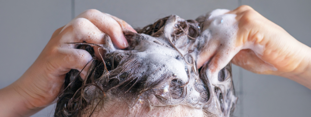 Shampoo com GHK-Cu: como ele ajuda a fortalecer os fios?