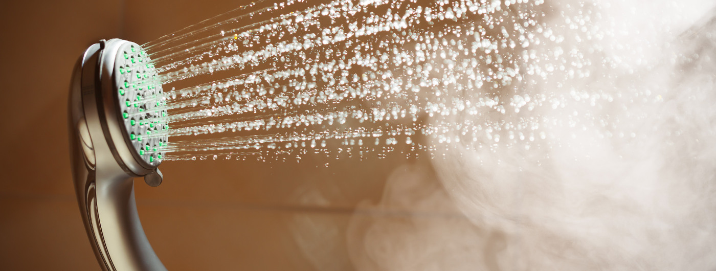 Lavar o rosto com água quente faz mal?